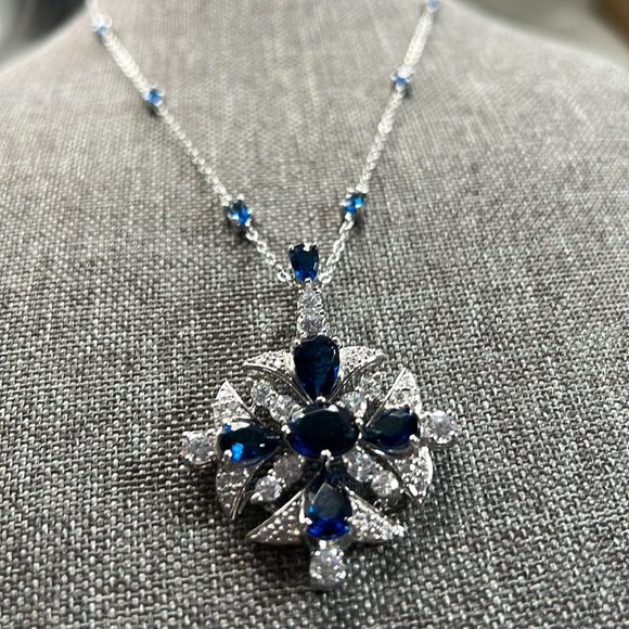 #30 Vintage Silver Pendant,Round Cut Clear Crystals, W Deep Blue Crystal Accents - Picture 4 of 7